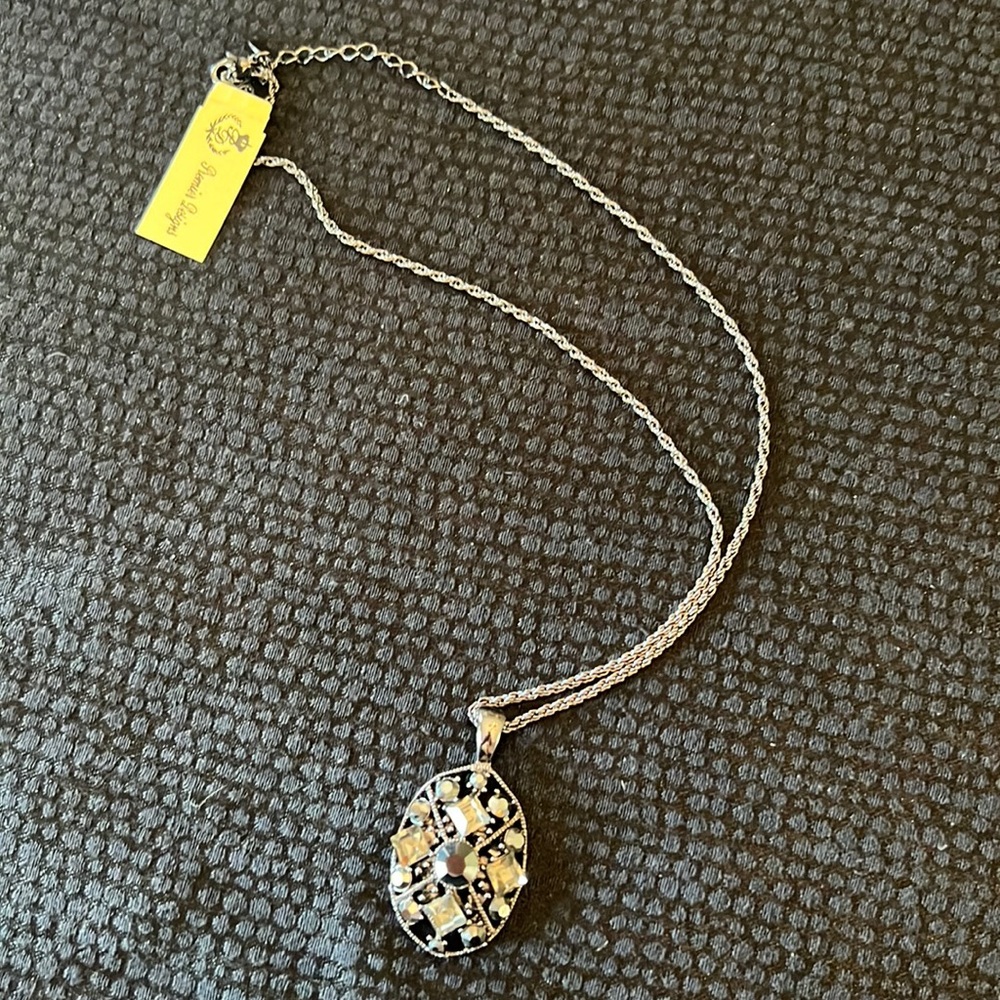Premier Designs Center Stage necklace
